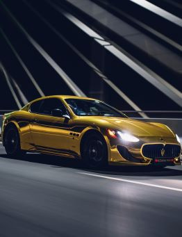 Nocny przejazd Złotym Maserati GTs