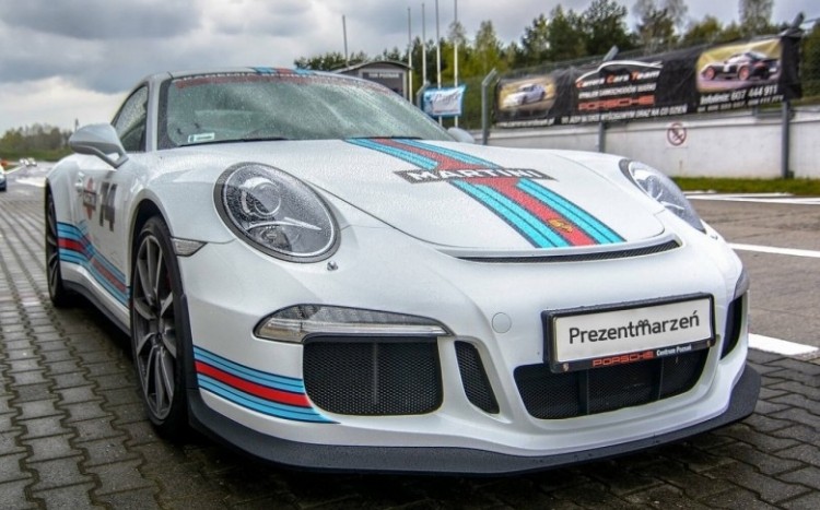 Widok na przód sportowego Porsche