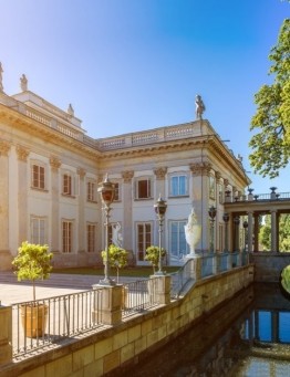 Gdzie czas zatrzymał się w miejscu – wycieczka po Warszawie