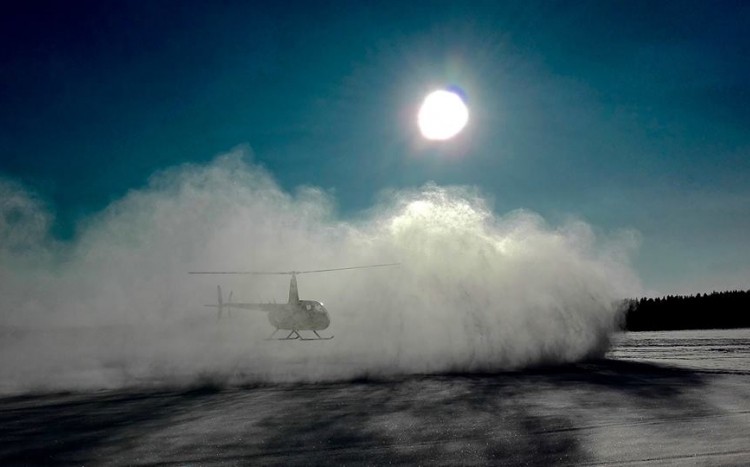 Helikopter na tle słońca