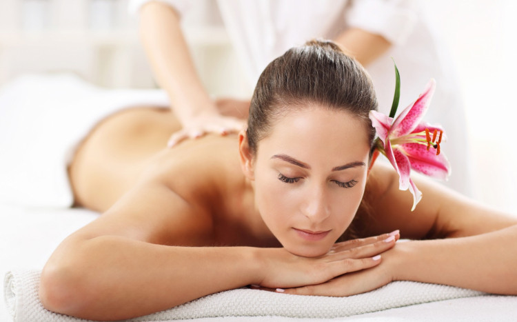 masaż w salonie spa