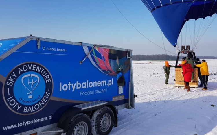 rozkładanie balonu do lotu