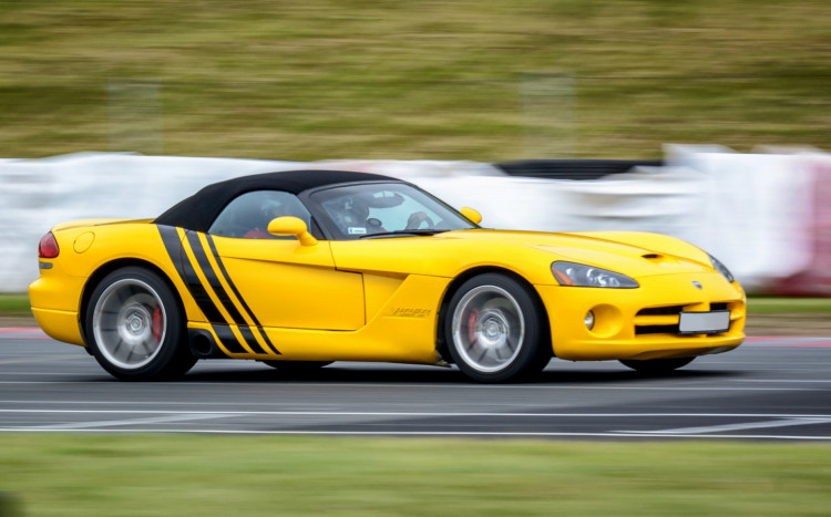 jazda dodge viper srt 10 na torze