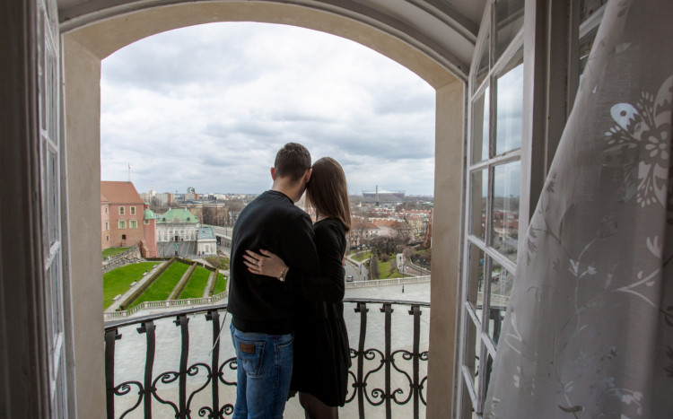 widok z pokoju hotelowego na Warszawę