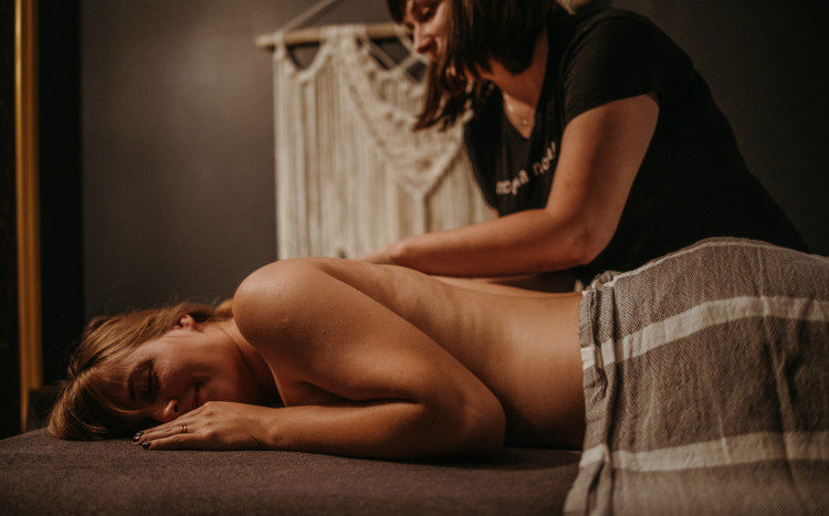 kobieta na masażu