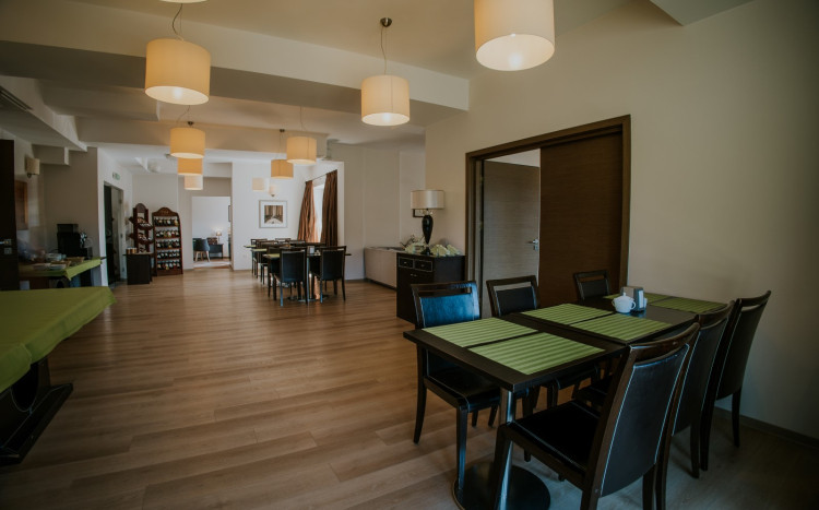 Nakryte stoliki w Restauracji