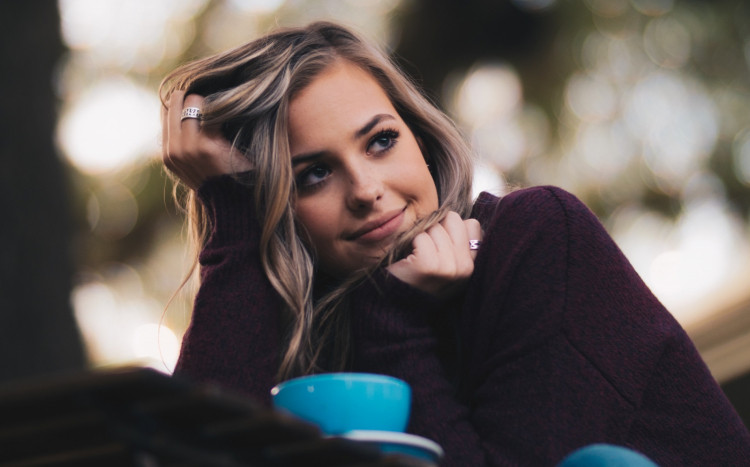 młoda kobieta, blondynka